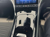 視認性が高い純正ミラーを採用しております。安全に運転が出来る様、一つ一つの部品に拘っているのがメルセデス・ベンツです。