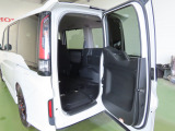 開閉のしやすい開き戸です♪