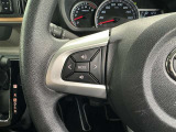 ステアリングスイッチ装備!運転しながら手元でオーディオの操作などができます。