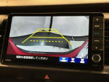 リバースギアに入れるだけで後方の表示へ切り替わります。夜間や雨の日の駐車も楽になりますよ。