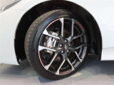 タイヤサイズは、225/40R18です。