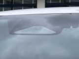 【プリクラッシュセーフティ】前方の車両等を検知し、衝突しそうな時は警報で注意を促し、ブレーキを踏む力をサポート。ブレーキを踏めなかった場合は衝突被害軽減ブレーキが作動、衝突回避をサポートします。