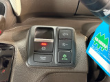 電子パーキングに加えてブレーキホールドシステムを装備しておりますので、信号待ちや踏み切り待ちでもブレーキを踏まずに停止できます!発進する際はアクセルを踏むだけですので渋滞時などはかなり楽ですね!