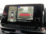 まるで真上から見ているような、視認性の良いアラウンドビューモニターです。駐車が苦手な方でもこれでらくらく駐車できますよ。