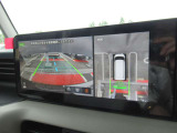 車を上から見下ろしているかのような映像で周囲の状況を確認できるアラウンドビューモニター。狭い駐車場や駐車が苦手な方でも安心。