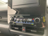 オートエアコンは温度を設定するだけで、自動で風量などを設定してくれます。運転しながら操作も必要ないので、安全性も向上します。
