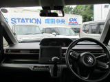 明るく広々した車内で、運転に全集中できます