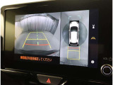 バックモニター付なので後退時に後方が見えるので安心。 車は構造上、死角がたくさんなので万が一を考えると必須ですね。 あくまで補助の為の装備、バックは目視で確認する事が重要ですよ。