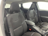 VOLVOのシートは人間工学に基づいた設計となっており、長時間の運転でも疲れにくいと定評があります。