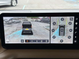 ディスプレイからのカメラ視点を変更することで、状況に合わせて運転席からの死角もカバーできます♪