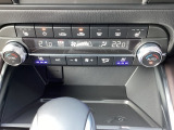 暑い夏の時期にとっても快適なシートベンチレーションを装備!シート内部に取り付けられたファンでシートの表面を換気して、涼しくしてくれます。