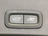 【パワーバックドア】スマートキーや運転席のボタンを押すだけでリアゲートが自動で開閉します!荷物を持っている時や、高い位置にあるバックドアを閉める際に便利な機能です。