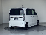 バックカメラが付いているのでバックでの車庫入れも安心です。