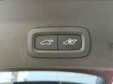 【パワーバックドア】スマートキーや運転席のボタンを押すだけでリアゲートが自動で開閉します!荷物を持っている時や、高い位置にあるバックドアを閉める際に便利な機能です。