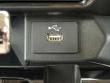 純正メモリーナビ(MM319D-W) CD・DVD再生  CD録音可 USB接続端子 フルセグTV  Bluetooth対応★携帯電話にダウンロードした音楽が車内でも楽しめます。ハンズフリー通話も可能です!