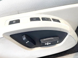 【運転席パワーシート】リクライニングからシートリフターまで、スイッチ一つで簡単にシートの微調整が可能!自分に最適なシートポジションにセットして、快適なドライブをお楽しみください。