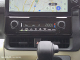 【フルオートエアコン】暑い季節に車内を冷やすだけでなく、除湿機能によりガラスのくもり防止にもなります!温度を設定すればあとはエアコンにお任せです