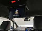 フリップダウン後席モニターはお子様に大人気です♪長距離ドライブや渋滞でも退屈しませんね!