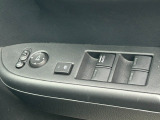 運転席窓操作部スイッチの画像です。