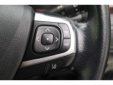 【ステアリングスイッチ】ナビに視線を移さず、ステアリングから手を放さず、運転に集中したまま手元で各種操作が出来ます!