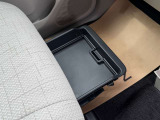 ◆◆◆助手席シート下収納です。軽自動車ならではの収納スペース、有効活用できます。