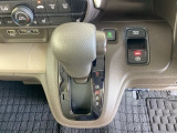 発進時から滑らかに加速する無段階変速のCVTはストップ&ゴーの多い街の中も快適です