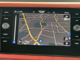 タッチスクリーンを採用。従来のナビゲーションシステムの域を超える、車両を総合的に管理するインフォテイメントシステムです。