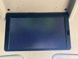 【フリップダウンモニター】大画面モニターで後席でもエンタメをお楽しみいただけます。小さなお子様にも大人気の装備です♪