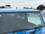 障害物を感知して、衝突の可能性がある場合、運転者へ警告音を発したり、衝突の可能性が高い場合、ブレーキの補助操作を行い、減速して衝突被害を軽減するシステムです。