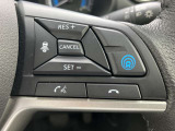 プロパイロットスイッチ。同一車線でのハンドルとアクセルのアシストが可能 長距離ドライブ時に同乗者との会話が弾みます。