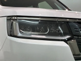 LEDヘッドライトは、点灯の瞬間から最大光量を発揮し、突然暗くなるトンネルなどでの安定感を高めます。