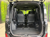 普段のお買い物や通勤、送迎等に十分な荷室スペースを確保しております。セカンドシートを倒すと、大きな荷物の積載も可能です♪