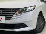 【LEDヘッドライト】悪天候や夜間走行時も良好な視界を確保し安心して運転できる高輝度LEDヘッドライトを装備!点灯速度が早く、消費電力も抑えられています。