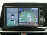 まるで空から見下ろしたかのような映像を映し出すアラウンドモニターだから、車庫入れもラクラクです!