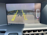 【パークアシスト・カメラ】駐車時に後方がリアルタイム映像で確認できます。大型商業施設や立体駐車場での駐車時や、夜間のバック時に大活躍!運転スキルに関わらず、今や必須となった装備のひとつです!