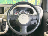 インテリアに合わせたデザインのステアリングは、運転される方のことも考え、運転しやすい形状、大きさです。是非一度、実際に触ってお確かめください。