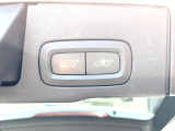 【パワーバックドア】スマートキーや運転席のボタンを押すだけでリアゲートが自動で開閉します!荷物を持っている時や、高い位置にあるバックドアを閉める際に便利な機能です。