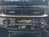 シートヒーター・シートクーラー機能を装備しています。キズが目立ちやすい場所ですが、使用感は少なく、綺麗な状態です。