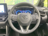 インテリアに合わせたデザインのステアリングは、運転される方のことも考え、運転しやすい形状、大きさです。是非一度、実際に触ってお確かめください。