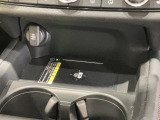 ワイヤレス充電器です!置くだけ充電が可能です♪対応したスマートフォンであれば、基本的に充電は可能です!