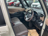 運転席まわりは、使用感も少なく良好な状態です。