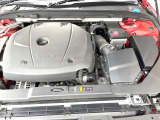 当店の認定中古車(VOLVO APPROVED CAR)はメーカー基準の車齢・走行に応じた内外装・機関の176項目もの項目に厳密な点検を実施。すべての基準を満たした自信を持ってお届けする中古車です。