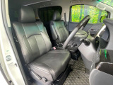 運転席シート廻りは使用感も少なく、良好な状態となっています。丁寧に使われていたことがよくわかりますね。