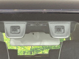【スズキ デュアルブレーキサポート】走行中に前方の車両等を認識し、衝突しそうな時は警報とブレーキで衝突回避と被害軽減をアシスト。より安全にドライブをお楽しみいただけます。