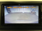 【バックモニター】駐車時に後方がリアルタイム映像で確認できます。大型商業施設や立体駐車場での駐車時や、夜間のバック時に大活躍?