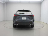 中央に配置されたブランドマークは、従来のL字ロゴから新たなLEXUSロゴに刷新し次世代LEXUSの幕開けを象徴しています。