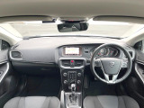 いまは生産終了となった大人気コンパクトカーV40が入庫しました!!安全で快適なドライブが出来ますね♪バックカメラや追従機能も装備しております♪スタッフお勧めの一台ですぜひご覧ください!