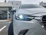 【アダプティブLEDヘッドライト】夜間走行時に先行車や対向車の状況をクルマが判断。ヘッドランプの照射範囲や明るさを自動的に変化させます。
