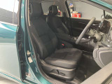 運転席まわりです。運転席からの視界が左右に広く隅々まではっきりと見渡せます!クルマの前端も把握しやすく安心して運転できます!