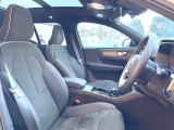 運転席シート廻りは使用感も少なく、良好な状態となっています。前オーナー様が丁寧に使っていたことがよくわかりますね。